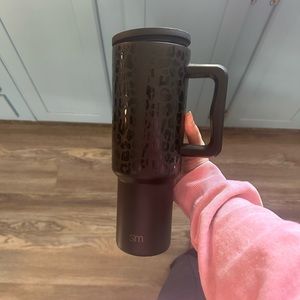 Simple modern 40 oz black leopard cup!